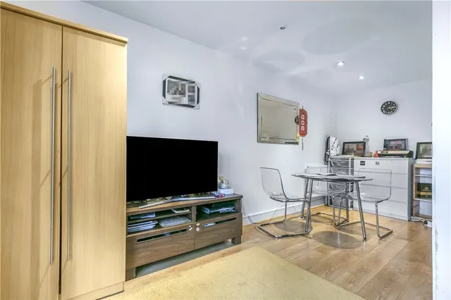 Turner Street, London, E16, photo 2