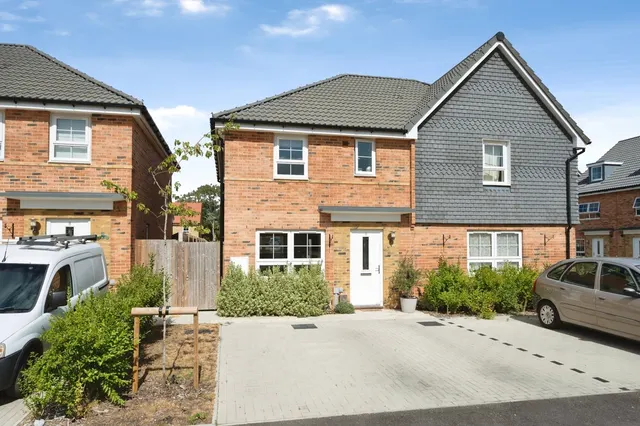 Temple Road, Hayling Island, PO11, photo 1