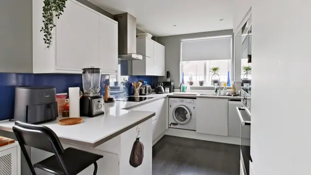 Photo 3 — Longlands Court, Bexley, Sidcup, DA15