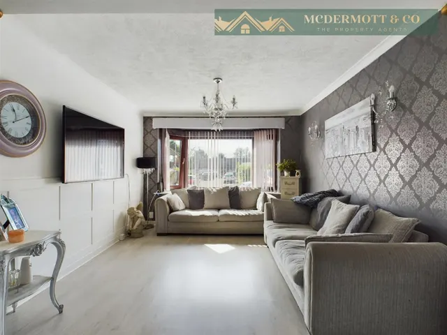 Silverstone Drive, Clayton Bridge, M40, photo 2