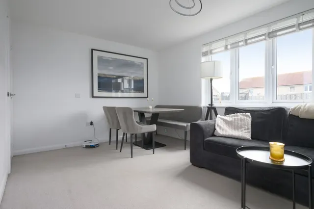 Photo 3 — Curlew Way, Inverkeithing, KY11 1FG