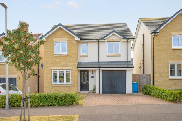 Curlew Way, Inverkeithing, KY11 1FG, photo 1