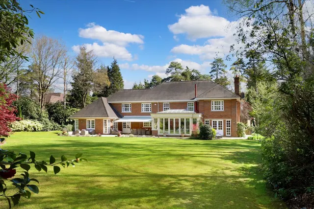 Abbots Drive, Virginia Water, GU25, photo 2