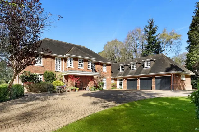 Abbots Drive, Virginia Water, GU25, photo 1