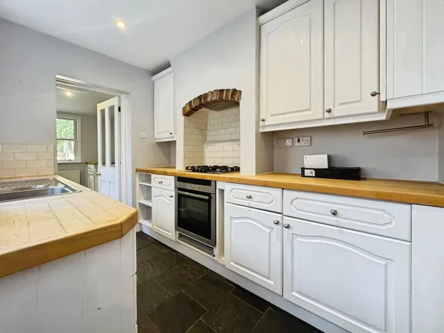 Pinions Road, High Wycombe, HP13, photo 2