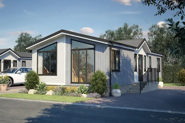 Blandford Road North, Beacon Hill, Poole, photo 1