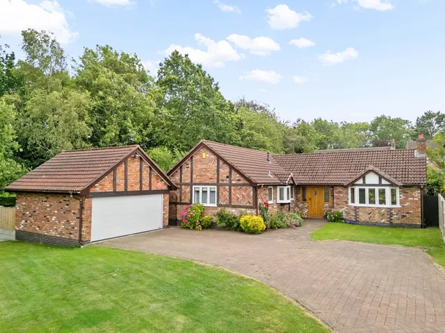 Chessington Close, Appleton, Warrington, Warrington, WA4 5HG, photo 1
