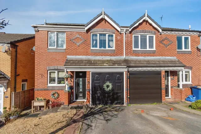Holt Crescent, Cannock, WS11, photo 1