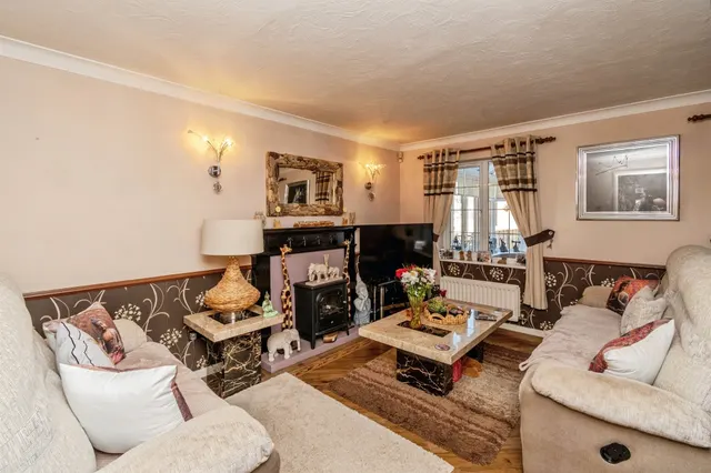 Holt Crescent, Cannock, WS11, photo 2
