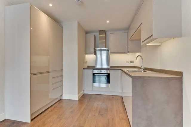 Church Street, KT12, photo 2