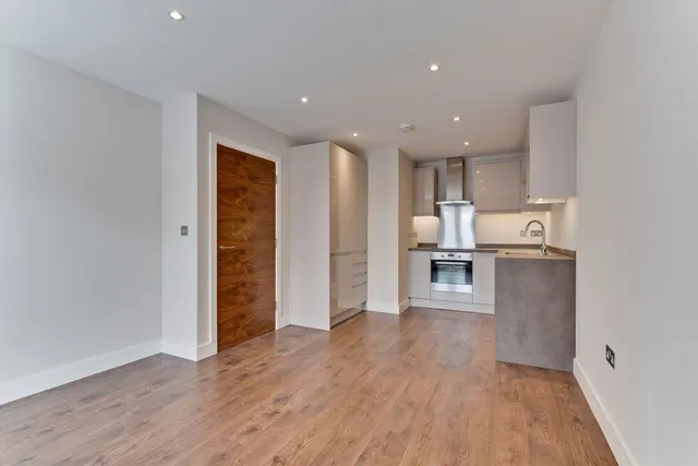 Church Street, KT12, photo 3