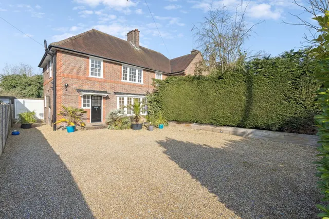 Uxbridge Road, Pinner, HA5, photo 1