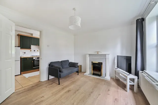 Photo 3 — Byewaters, Watford, WD18