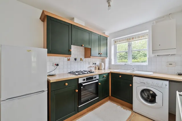 Photo 2 — Byewaters, Watford, WD18