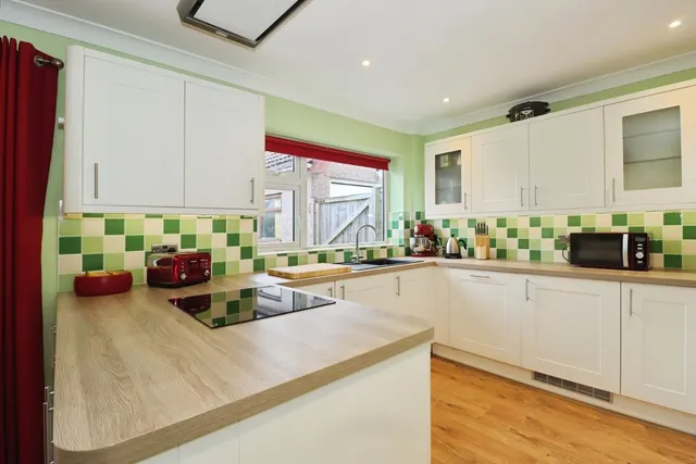 Fairford Crescent, Patchway, BS34, photo 3