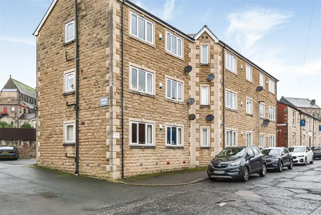 Square Street, Ramsbottom, Bury, BL0 9ZP, photo 1