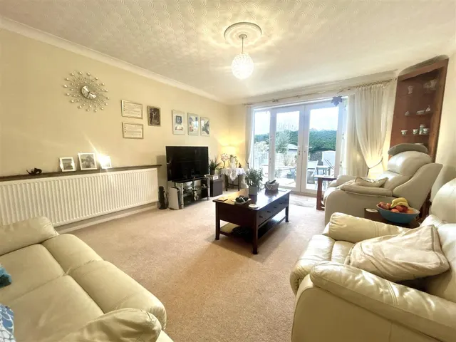 Outwood Road, Heald Green, photo 3