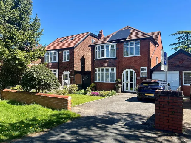 Outwood Road, Heald Green, photo 1