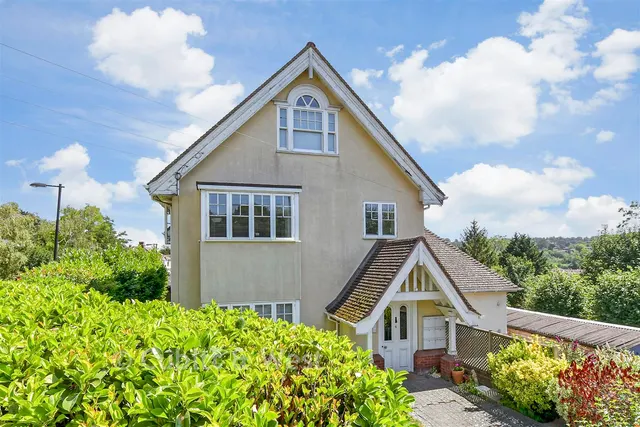 Woodcote Grove Road, Coulsdon, CR5, photo 1