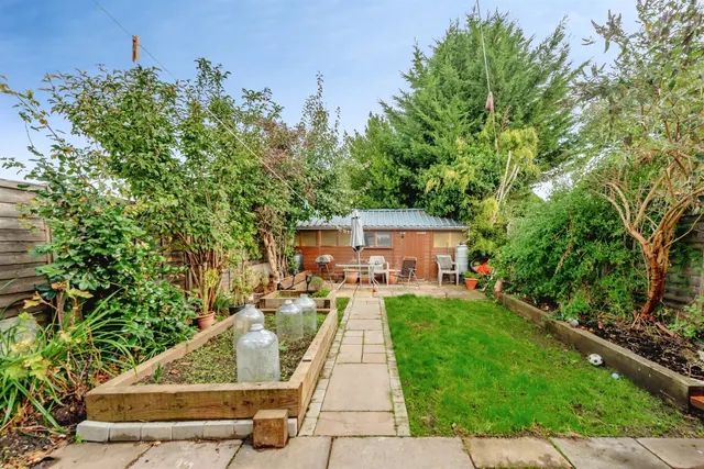 Ferring Close, Crawley, RH11, photo 2