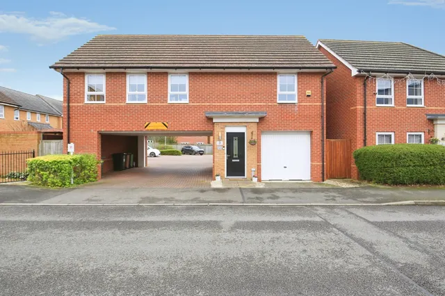 Farlakes Drive, Peterborough, photo 1
