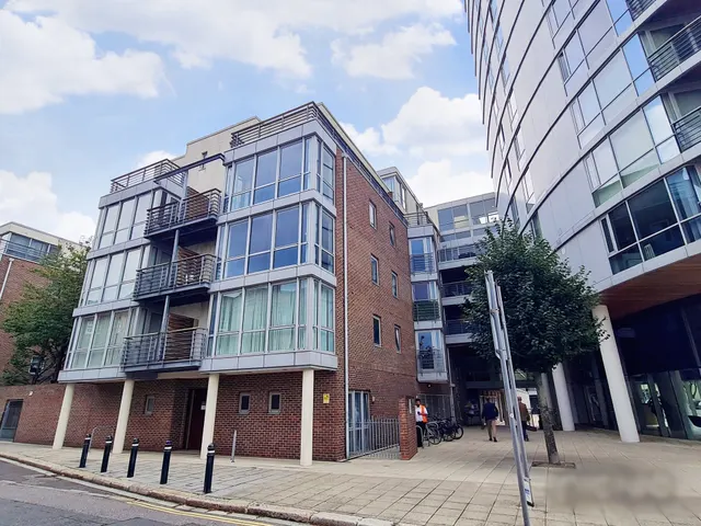 Admiralty Road, PO1, photo 1