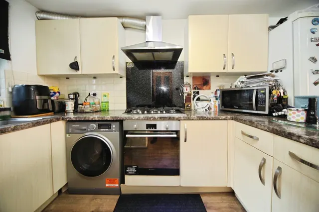 Morris Close, Luton, LU3, photo 2