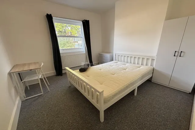 Clayton Road, SE15, photo 2