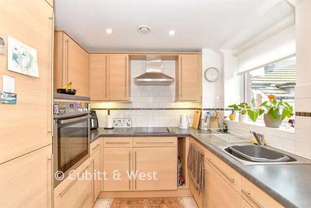 Beaconsfield Road, Waterlooville, PO7, photo 2