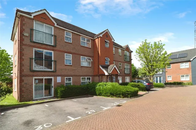 Dudley Close, Chafford Hundred, Grays, Essex, RM16, photo 1