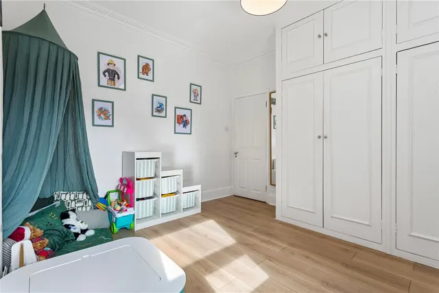 Photo 3 — Sellincourt Road, London, SW17