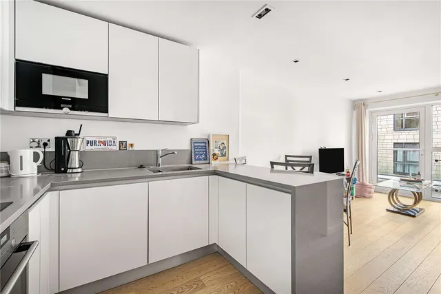 Longfield Avenue, London, W5 2QY, photo 1
