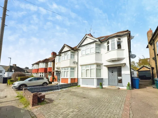 Tithe Close, London, NW7, photo 1