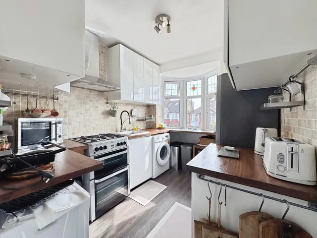 Tithe Close, London, NW7, photo 3