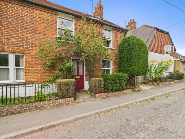 Station Road, Chinnor, OX39, photo 1