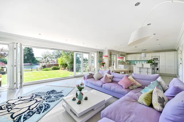 Bourne End, SL8, photo 3