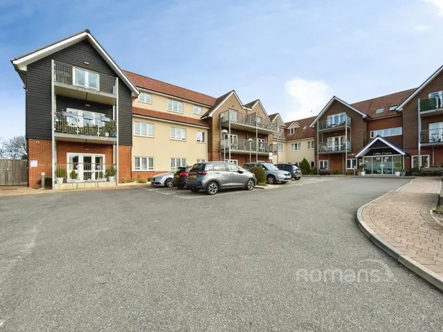 Redfields Lane, Church Crookham, GU52, photo 1