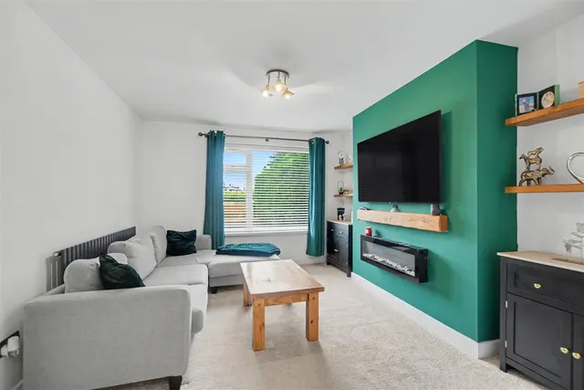 Dovedale Avenue, Long Eaton, NG10, photo 2