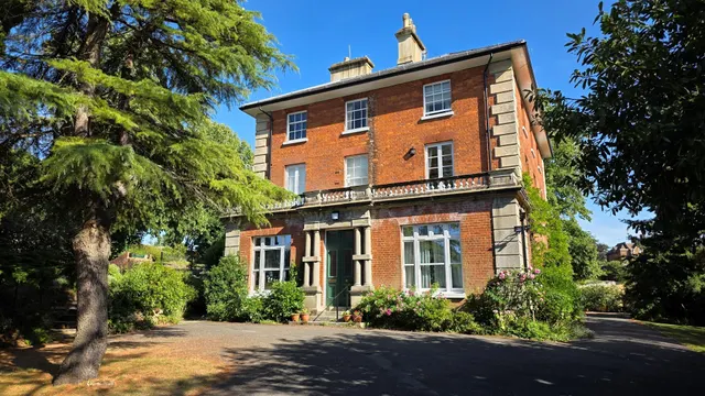 Rose Hill, Dorking, photo 1