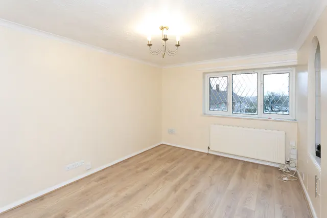 Photo 2 — 14b, Ripley Way, Hemel Hempstead