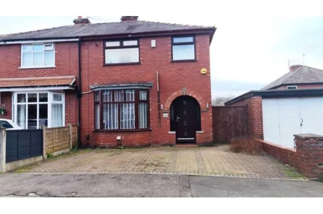 Photo 3 — Wordsworth Avenue, Manchester