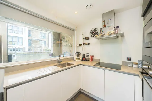 Eltringham Street, SW18, photo 2