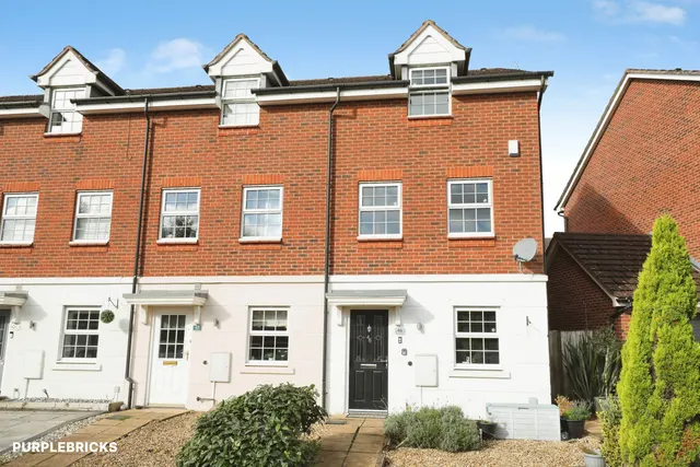 Blackbird Way, Stoke-On-Trent, ST7, photo 1