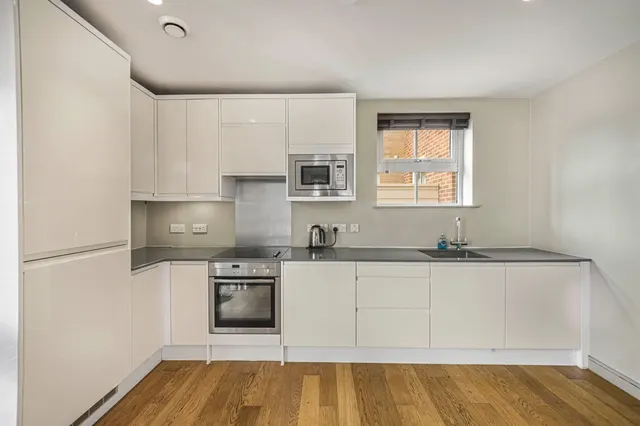 Hale Road, Altrincham, photo 3