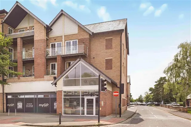 Hale Road, Altrincham, photo 1