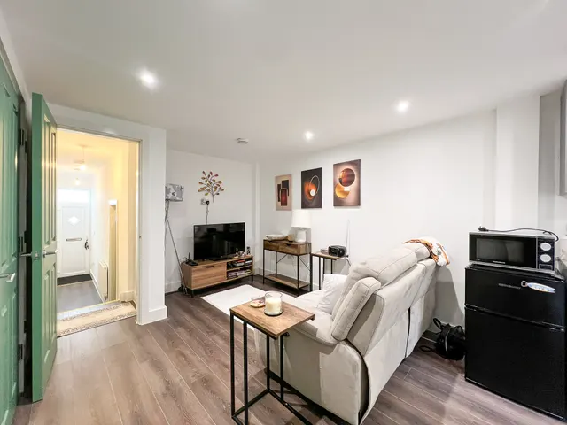 Gorton Road, Reddish, SK5, photo 3