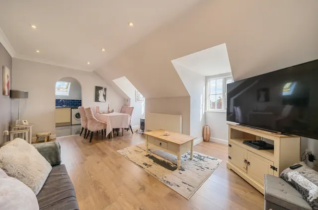 Roebuck Estate, Binfield, Bracknell, Berkshire, RG42 4DD, photo 1