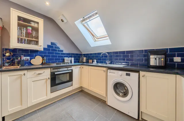 Photo 3 — Roebuck Estate, Binfield, Bracknell, Berkshire, RG42 4DD