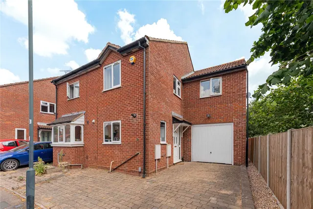 Photo 2 — Moncrieff Drive, Leamington Spa, Warwickshire, CV31