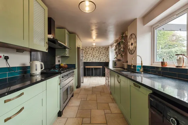 Photo 3 — Donne Close, Royston